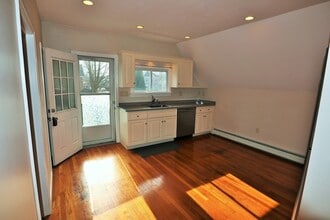 285 Old S Ave, Unit 2 in Whitman, MA - Building Photo - Building Photo