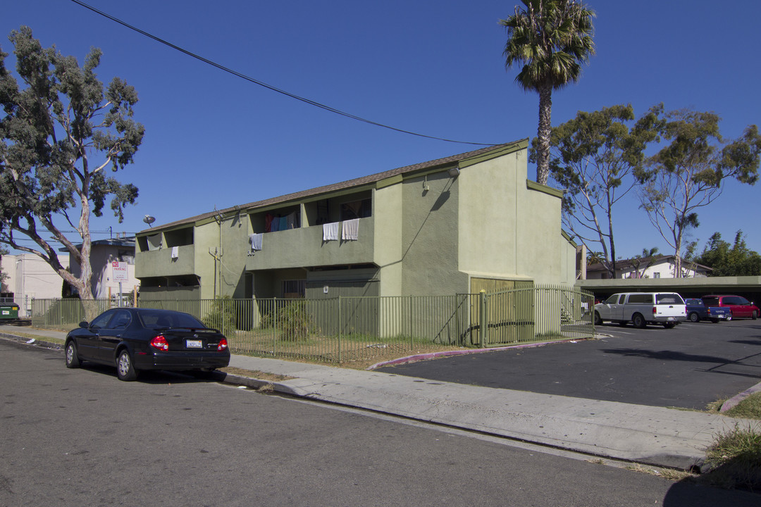 302 S Weitzel St in Oceanside, CA - Building Photo