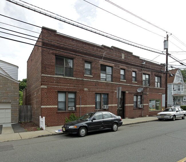 61-65 Montgomery St in Bloomfield, NJ - Building Photo - Building Photo