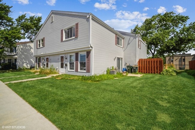 1884 Jamestown Cir in Hoffman Estates, IL - Building Photo - Building Photo