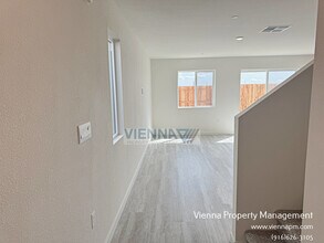 7009 Lone Sycamore St in Roseville, CA - Building Photo - Building Photo