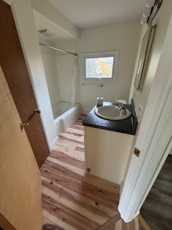 14561 Hickox St in Burton, OH - Building Photo - Building Photo