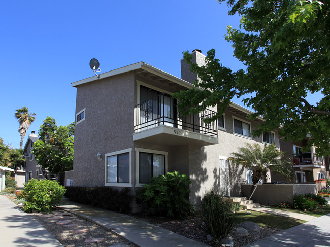 522 Obispo Ave in Long Beach, CA - Foto de edificio - Building Photo