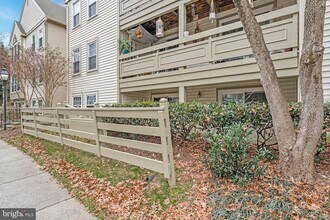 2237 Lovedale Ln, Unit 407D in Reston, VA - Foto de edificio - Building Photo