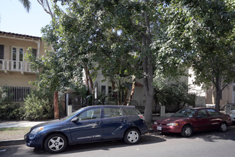 319-323 1/2 N Orange Grove Ave in Los Angeles, CA - Building Photo - Primary Photo