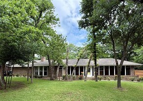 2742 Warwick Way in Grapevine, TX - Building Photo