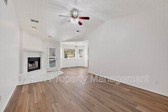 1420 Stoneway Dr NW in Albuquerque, NM - Building Photo - Building Photo