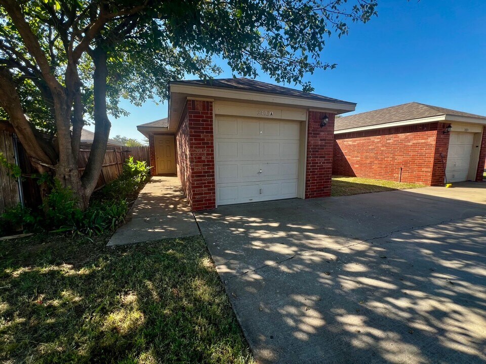 2403 87th St in Lubbock, TX - Building Photo
