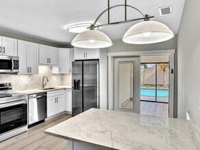 541 NE 18th St in Boca Raton, FL - Building Photo - Building Photo