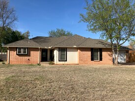 3221 Cove Hollow Ct in Norman, OK - Building Photo
