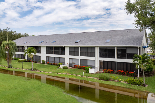 Fairway Woods Of Cross Creek in Ft. Myers, FL - Building Photo - Building Photo