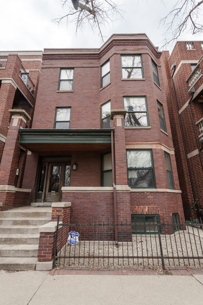 property at 1538 W Wrightwood Ave