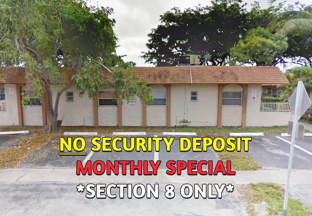 5322 NW 25th St in Lauderhill, FL - Building Photo