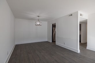 Royal Arms of Green Hills in Nashville, TN - Building Photo - Interior Photo