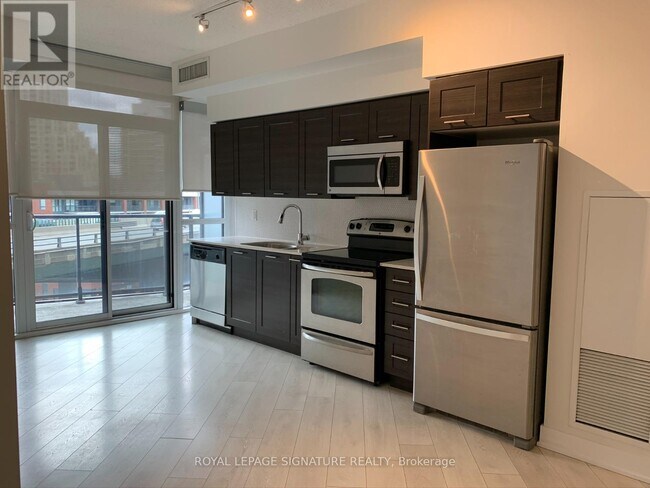 169 Fort York Blvd in Toronto, ON - Building Photo - Building Photo