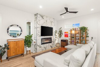 2210 14th Ave N in Nashville, TN - Foto de edificio - Building Photo