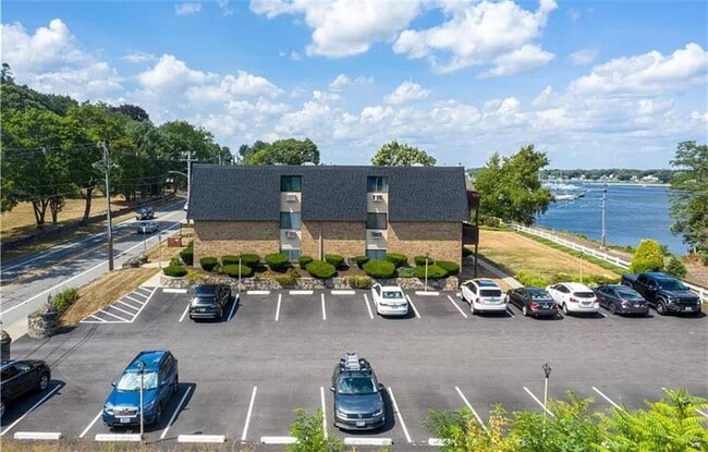 4162 Post Rd in East Greenwich, RI - Building Photo - Building Photo