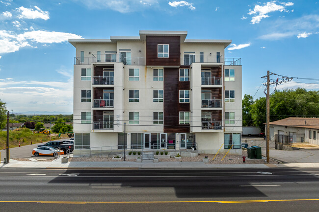 2101 N Main St in Sunset, UT - Foto de edificio - Building Photo