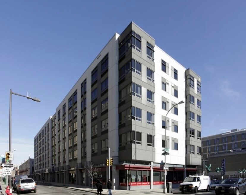111 N 9th St in Philadelphia, PA - Building Photo