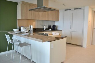 1000 Brickell Plaza, Unit 4704 in Miami, FL - Building Photo - Building Photo