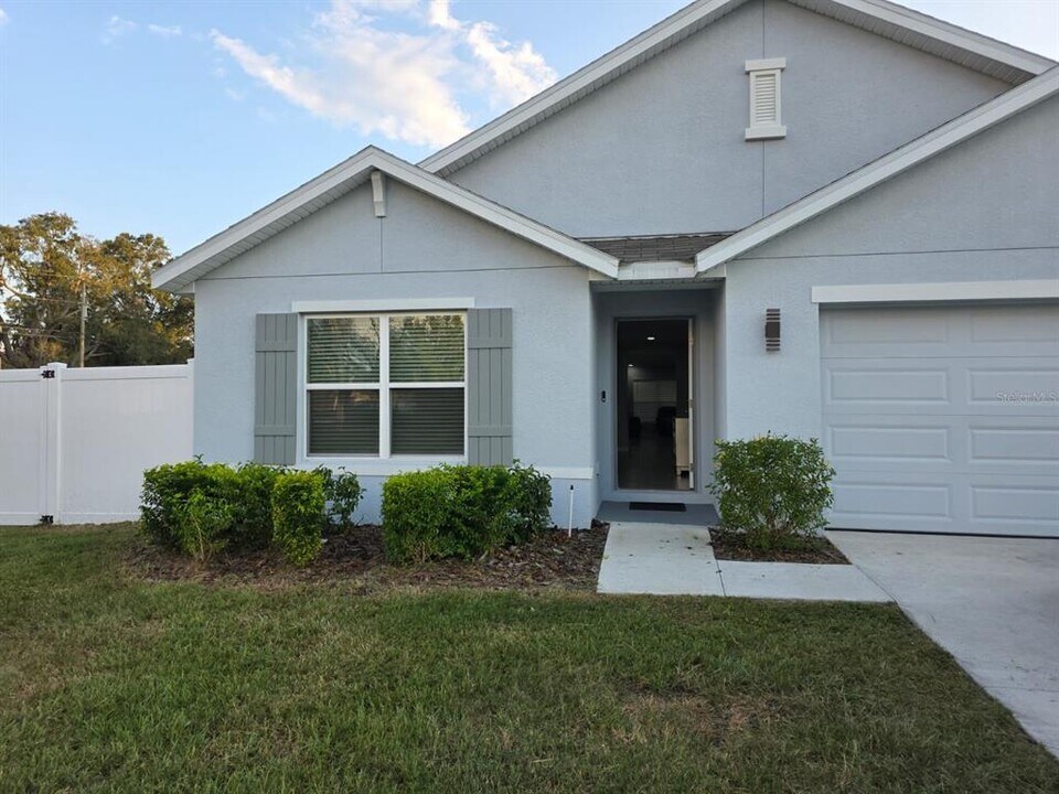9142 McCormick St in Spring Hill, FL - Building Photo