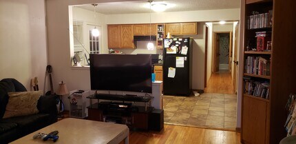 574 37th Ave NE, Unit Upstairs in Minneapolis, MN - Building Photo - Building Photo