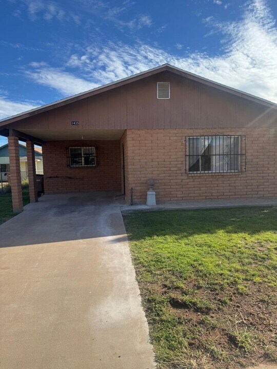 1435 E 13th St in Douglas, AZ - Building Photo