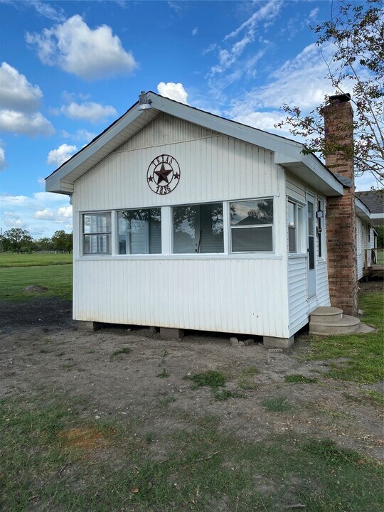7520 Thompson Rd in Baytown, TX - Foto de edificio