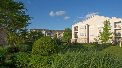 The Reserve at Fairfax Corner in Fairfax, VA - Foto de edificio - Building Photo