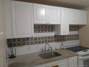 900 W 9th St-Unit -B in Riviera Beach, FL - Building Photo - Building Photo