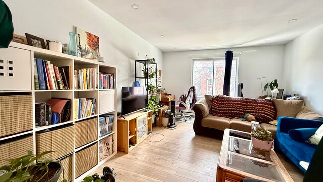 3795 Saint-Kévin Av in Montréal, QC - Building Photo - Building Photo