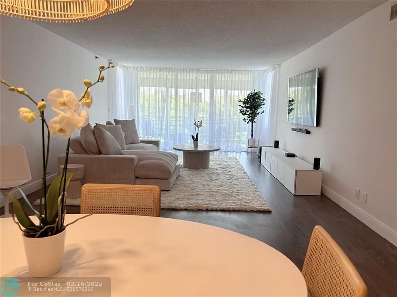 4015 W Palm Aire Dr in Pompano Beach, FL - Foto de edificio
