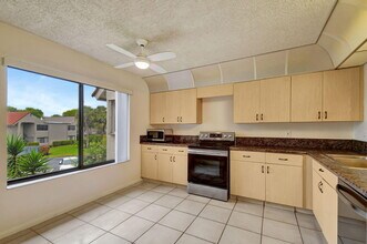 5519 Fairway Park Dr in Boynton Beach, FL - Foto de edificio - Building Photo