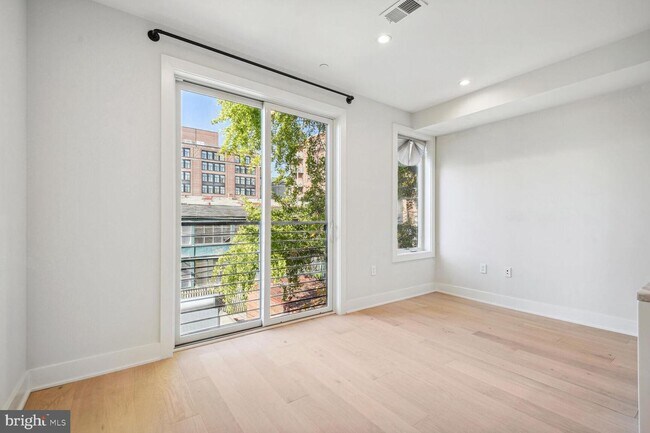 2466 Ontario Rd NW-Unit -4 in Washington, DC - Building Photo - Building Photo