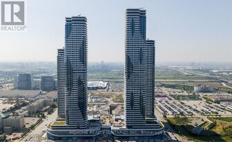 8 Interchange Wy in Vaughan, ON - Building Photo