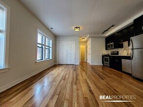 2203 W Eastwood Ave in Chicago, IL - Building Photo - Building Photo