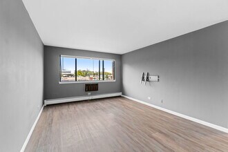 5306 N Cumberland Ave in Chicago, IL - Building Photo - Building Photo