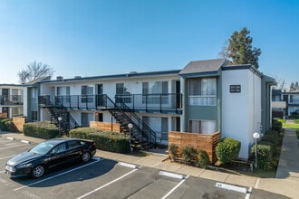 The Pointe On Bell in Sacramento, CA - Building Photo - Building Photo