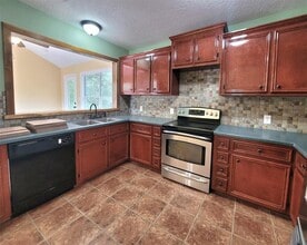 1604 Scroggins Ln in Waller, TX - Building Photo - Building Photo