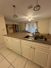 2216 SW 60th Ave in Miami, FL - Foto de edificio - Building Photo
