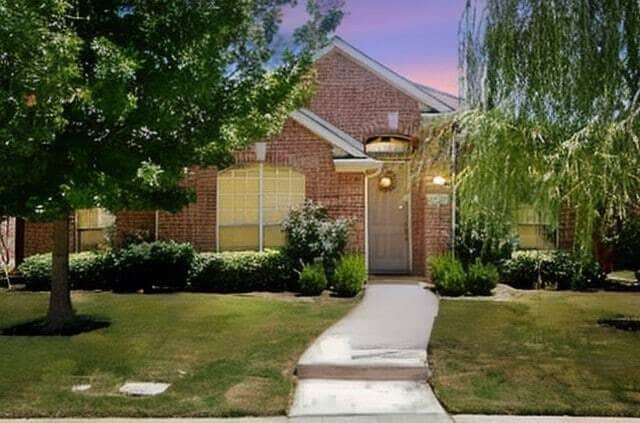 property at 2705 Grand Canyon Ct