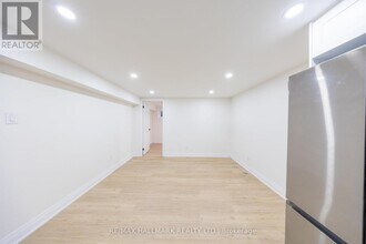 154 Fitzgibbon Ave in Toronto, ON - Building Photo - Building Photo