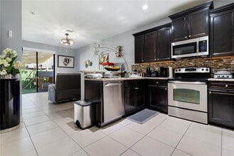 9831 NW 102nd Pl in Doral, FL - Building Photo - Building Photo