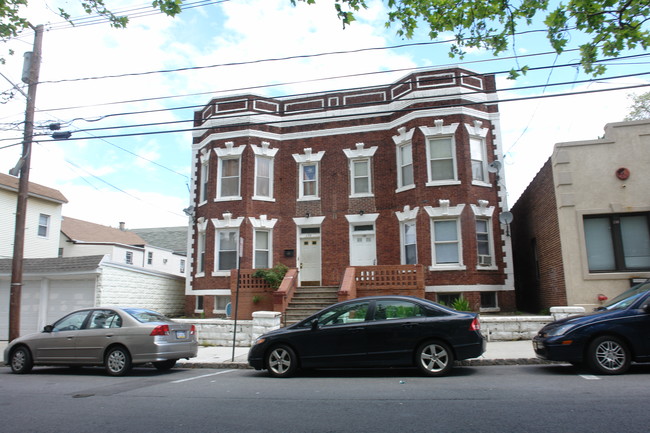 132-134 Patterson Ave in Perth Amboy, NJ - Foto de edificio - Building Photo