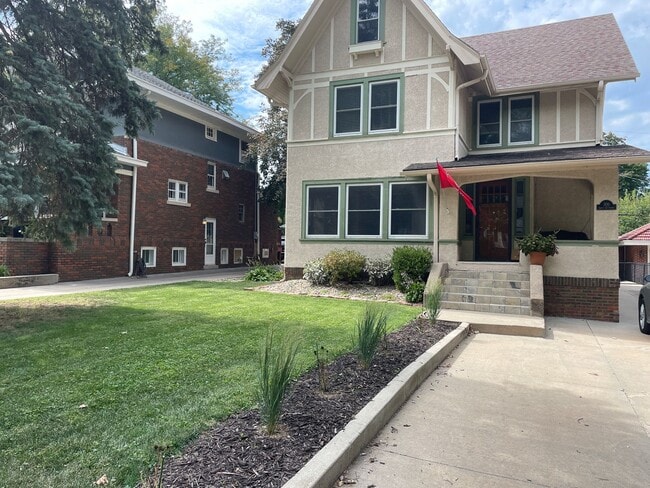 306 S 52nd St in Omaha, NE - Building Photo - Building Photo