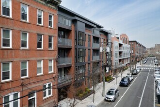Gotham Grand in Hoboken, NJ - Foto de edificio - Building Photo