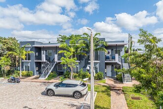 Avondale Parkside in Pompano Beach, FL - Building Photo - Building Photo