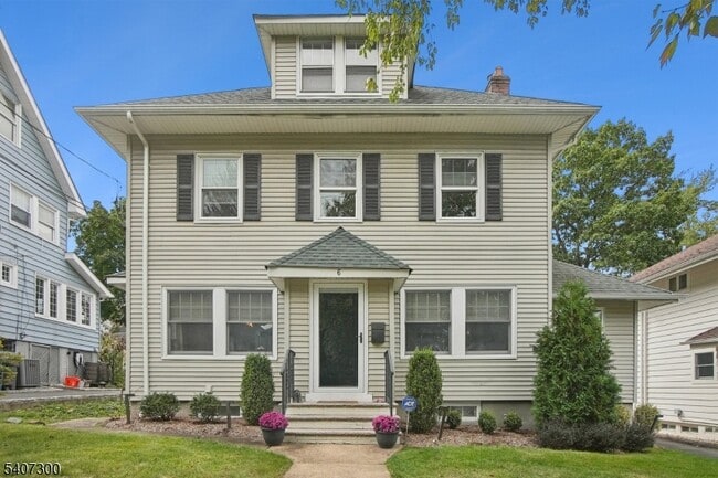 property at 6 Girard Pl