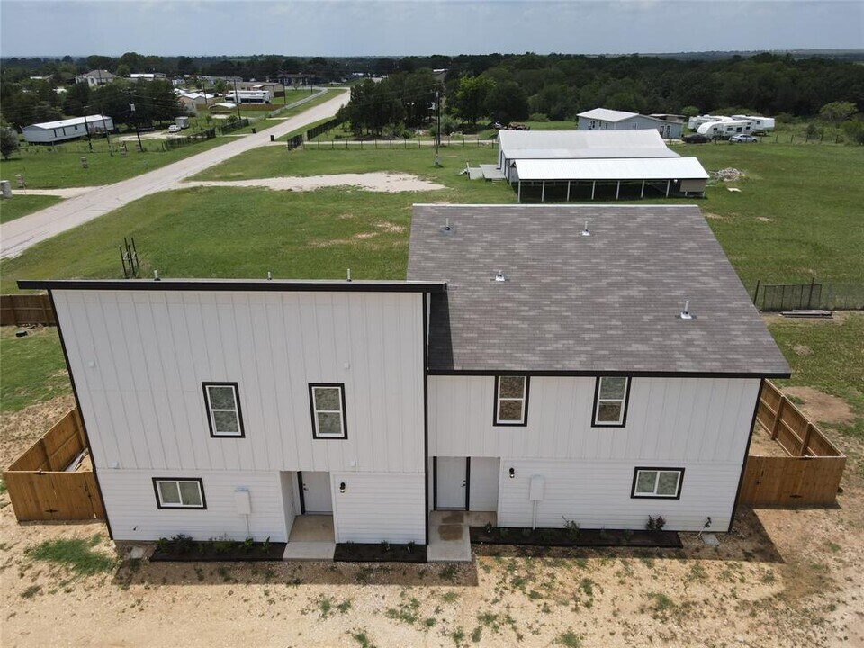 108 Sandy Oaks Loop in Bastrop, TX - Building Photo