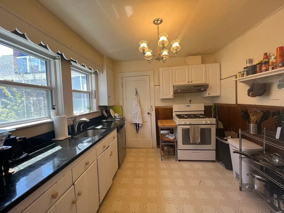 35 Winslow Ave, Unit 2 in Somerville, MA - Building Photo